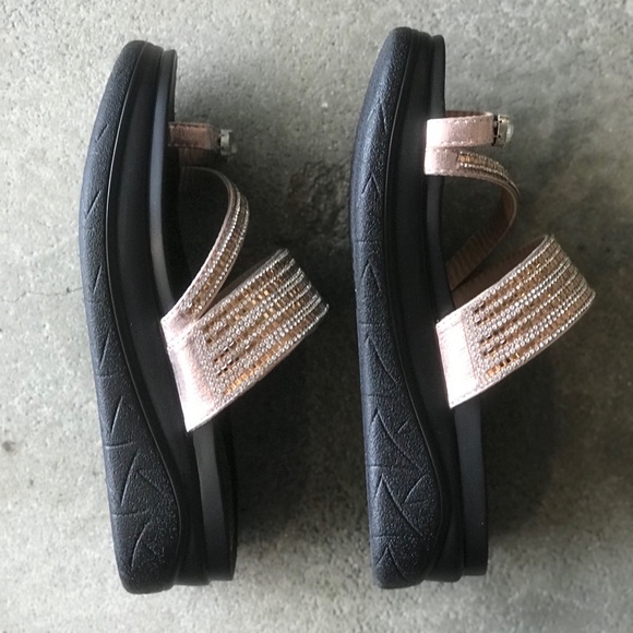 1 Left! Italina CHAMPAGNE Toe Bling Wedge SANDAL - Picture 4 of 9